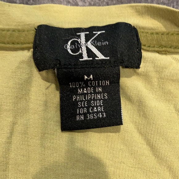 Calvin Klein Tshirt Size Medium - Picture 2 of 4